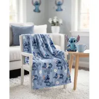 Aymax Flanel Deken Disney Stitch 130x160cm – All-Over Bloemen Blauw – 100% Polyester – Officiële Disney Licentie