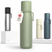 LARS NYSØM Roestvrijstalen Thermosfles - Dubbelwandige Geïsoleerde Drinkfles met Beker en Draagriem, Lekvrije Metalen Fles voor Reizen, Kantoor & Buitenactiviteiten (Sage Green)