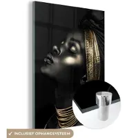 MuchoWow Glasschilderij 120x160 cm - Schilderij acrylglas - Vrouw - Goud - Portret - Modern - Foto op glas - Muurdecoratie woonkamer - Wanddecoratie slaapkamer - Schilderijen
