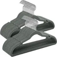 Songmics - Kledinghangers - Fluwelen Kledinghangers Set van 50 - Antislip - 360° Draaibare Haak - Ruimtebesparend