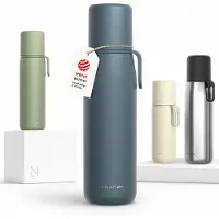 LARS NYSØM Roestvrijstalen Thermosfles - Dubbelwandige Geïsoleerde Drinkfles met Beker en Draagriem, Lekvrije Metalen Fles voor Reizen, Kantoor & Buitenactiviteiten (Stone Blue)