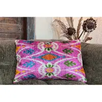 Rozenkelim Ikat Velvet kussen 60cm x 40cm. Velours fluweel zacht sierkussen. Levering inclusief vulling.
