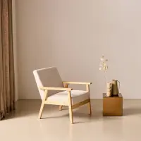Sweeek Fauteuil van hout met stoffen zitting Crème
