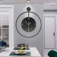 Famanu – Grote metalen wandklok van 60 cm, geruisloos en modern ontwerp, ideale wandklok voor woonkamer, keuken en slaapkamer, met grote glazen wijzerplaat, zwart