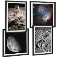 Wallfluent 4-Delige Schilderij Set - Foto'S Van Astronautenvoetafdrukken Op De Maan - 40 x 40 cm En 40 x 60 cm - Moderne Wanddecoratie - Slaapkamer - Interieur Decoratie
