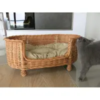 TheWickerStories Esoria honden- en kattenbed van wilg, inclusief bijpassend kussen.