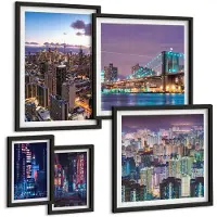 Coloray 5-Delige Schilderij Set - Moderne Stadsgezichten 'S Nachts Met Neonlichten En Wolkenkrabbers - 50 x 50 cm, 20 x 30 cm En 40 x 60 cm - Wanddecoratie - Muurdecoratie - Moderne Interieurdecoratie