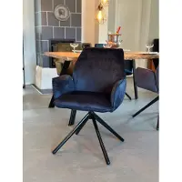 Einrichtungsdesign24 City Monolith eetkamerstoel – Draaibare fluweelstoel met armleuningen en automatische terugschuiffunctie. Kleur: Monolith 79, donkerblauw