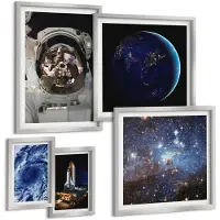 Coloray 5-Delige Schilderij Set - Ruimtebeelden Met De Aarde, Astronaut En Raket - 20 x 30 cm - Muurdecoratie - Wanddecoratie - Hal - Interieur Decoratie
