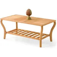 AEA Een elegante, bruine eettafel van hout met een tijdloos design