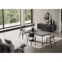 AEA Zwarte eethoekset van hout, bestaande uit 6 stoelen, een buffetkast en een spiegel
