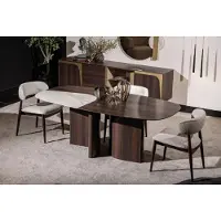 AEA Een elegante eethoekset van hout in bruin, inclusief stoelen