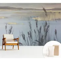 Wallfluent Fotobehang - Grijs Vliesbehang - 312x219 cm - Een Kalm Meer Fotobehang Vlies - Woonkamer behang Landschappen - Muurschildering - Woonkamer behang