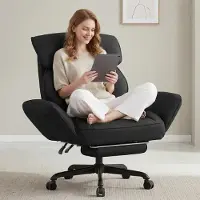 Kein Hersteller Bureau stoel met verstelbare armleuningen, een zitting en rugleuning met pocketvering, een voetsteun en een metalen kruisvoet. Kleur: zwart