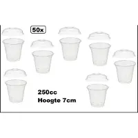 TakeAware 50x Saladebeker 250cc met dome deksel hoogte 7cm - gezond thema feest festival thuis sport