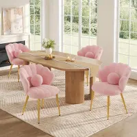 STILVORA eetkamerstoelen, set van 4, met een schelpdesign. Beklede stoelen met een doorlopende rugleuning en een kussen met parelmotief. Make-up stoel met gouden metalen poten