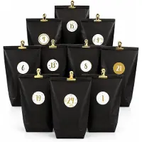 TK Gruppe Adventskalender model 1 – 24 zwarte papieren zakjes, stickers en knijpers