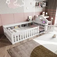 Ropilly Babybed van 90x200 cm, gemaakt van hout in de kleur wit. Het bed heeft een laag voeteneinde, een dak en ramen, opbergvakken, een veiligheidshek, een deur en een lattenbodem