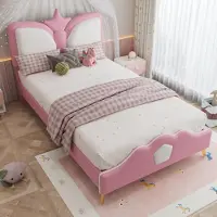 Ropilly Kinderbed 90x200 cm met een hoofdeinde in kroonvorm en een zachte, antival-rand. Het frame is gemaakt van PU, ijzer en schuim, ideaal voor een kinderkamer. Kleur: roze en wit