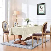 Unyqoos Crèmekleurig afwasbaar tafelkleed met luxe jacquard patroon en waterafstotend materiaal