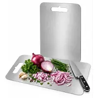 Gerimport Keuken snijplank van metaal - 2x - 20 x 29 cm - rvs - extra plat - met handvat - rechthoek - zilver - 0.1 cm hoogte