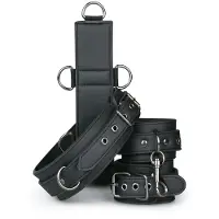 Easytoys Fetish Collection - Bondage Harnas - Halsband met Handboeien - Stevig Kunstleer - Bondageset - Bondage Set - BDSM Set - Bondage - Sex Toys voor Vrouwen en Mannen - Handboeien Seks - Zwart